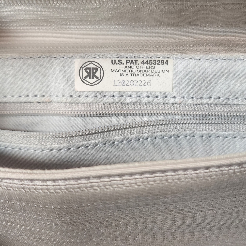 Fossil Gray / Silver Small Bag 10 x 5.5 x 1 - Picture 4 of 10